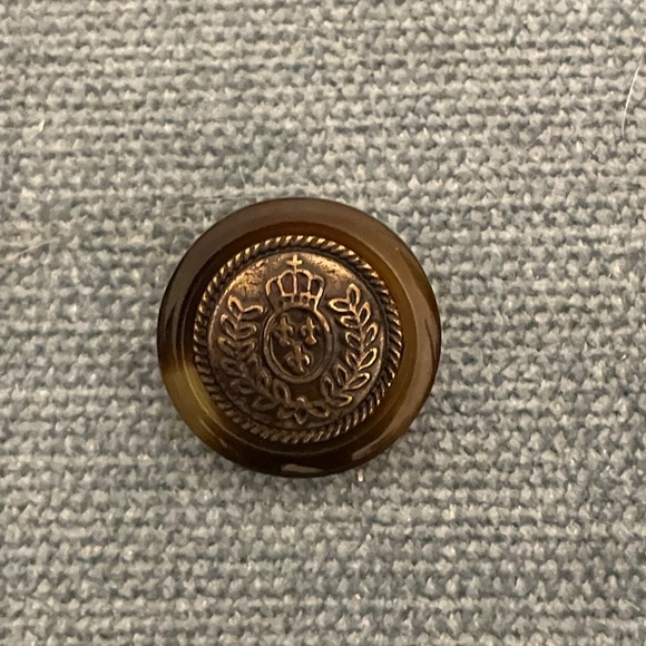 Medium Button - Picture 3 of 3